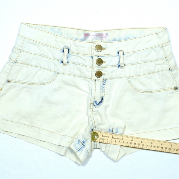 Sexy Denim womens Shorts size 9 No Boundaries jeans 3 button's - Picture 8 of 8